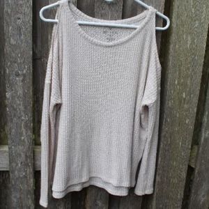 American Eagle long sleeve no shoulder shirt